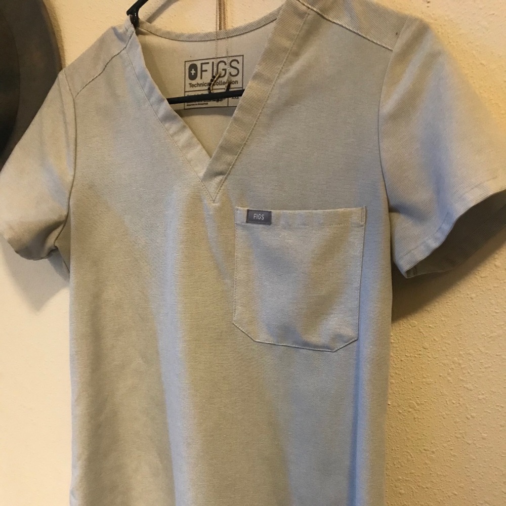 Figs scrub top